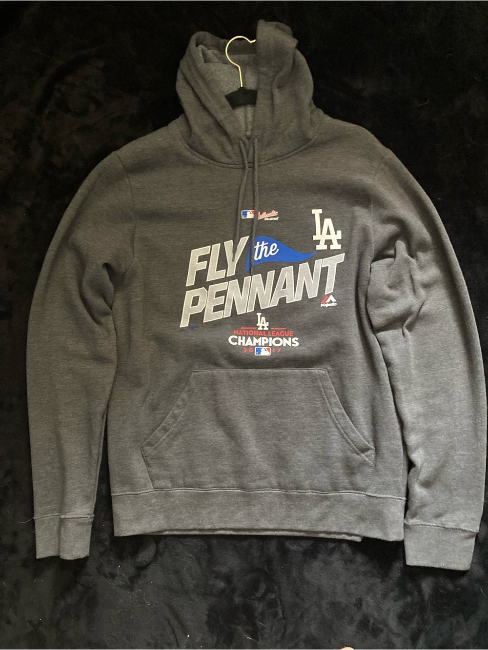Dodgers Majestic Men’s Gray Crewneck Hoodie fly the pennant 2017 champions